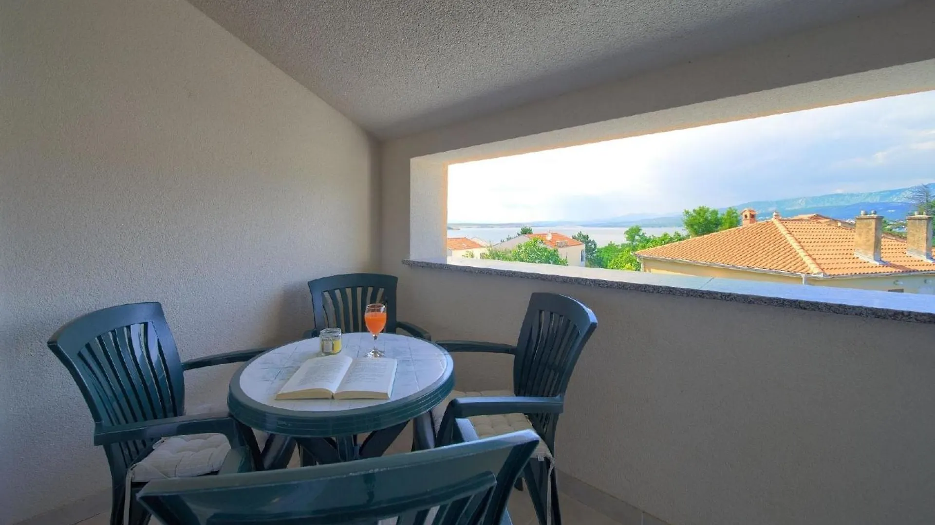 Nette Wohnung In Silo Mit Moeblierter Terrasse Apartment Šilo