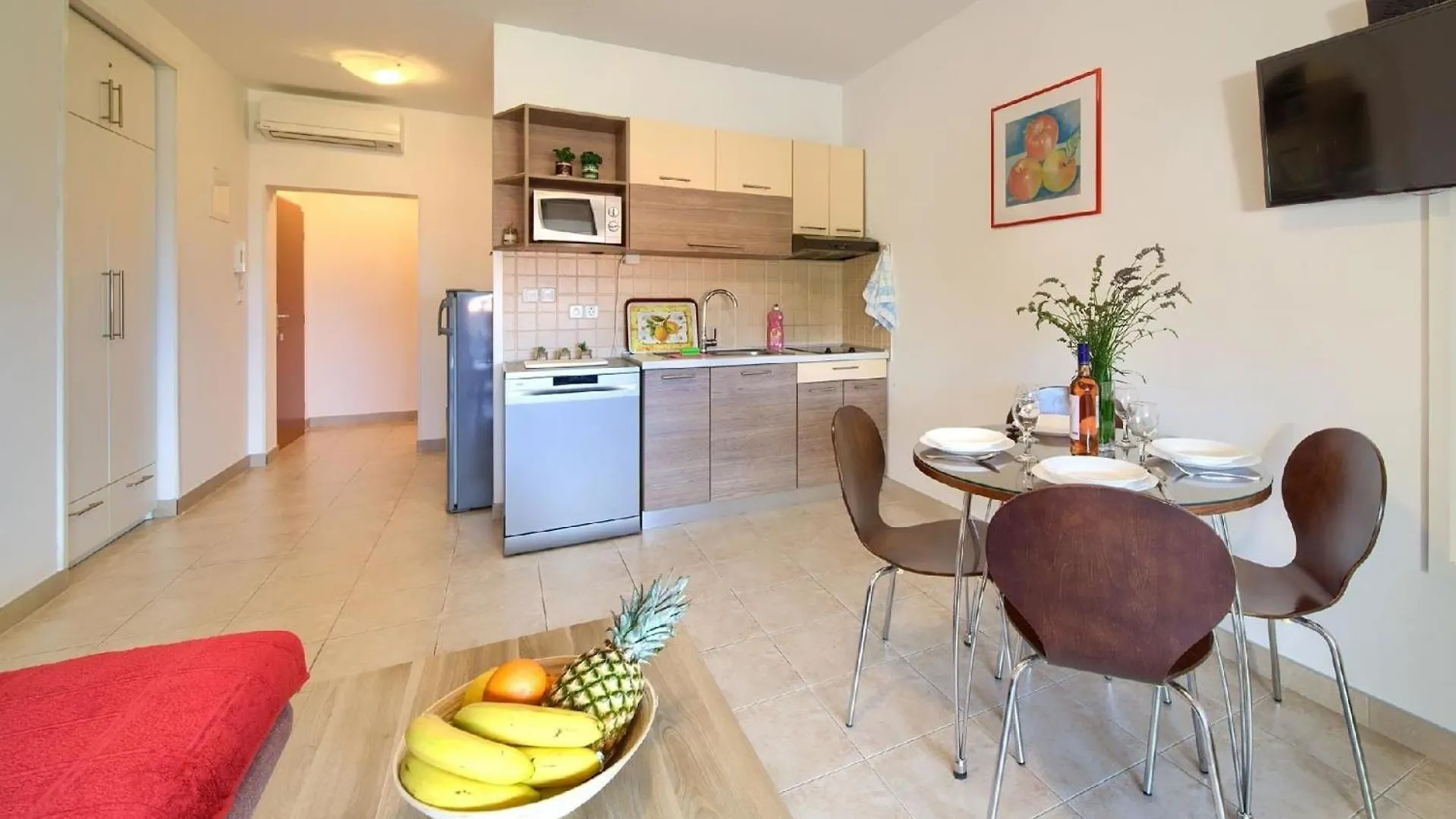 Nette Wohnung In Silo Mit Moeblierter Terrasse